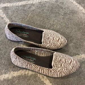 Skechers zebra flats size 7